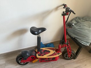 Patinete Eléctrico Rojo con Asiento