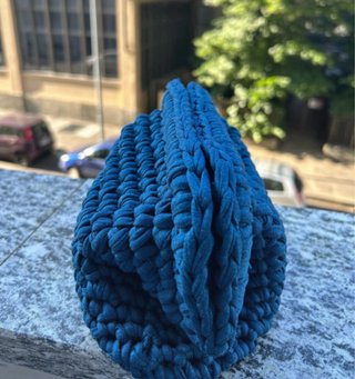 Pochette blu in cotone fatta a mano