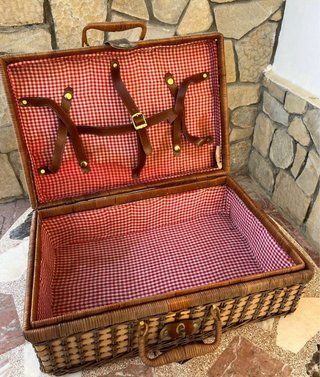 Maletín de mimbre vintage