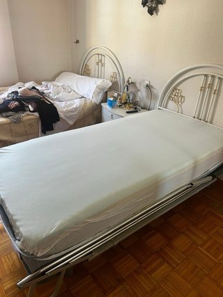 Cama ortopédica y andador