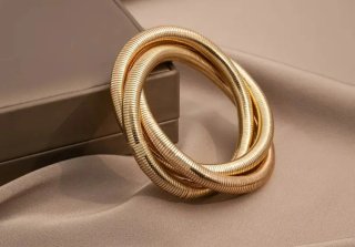 Pulsera dorada estilo serpiente