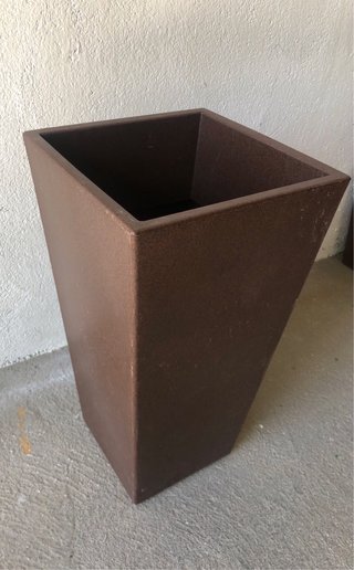 4 Macetas alta de diseño de polietireno marrón
