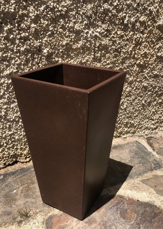 4 Macetas alta de diseño de polietireno marrón