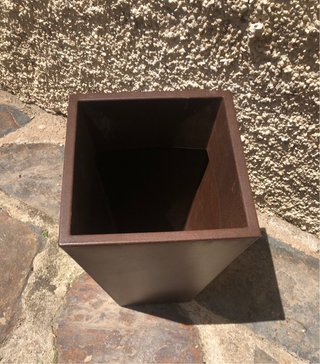 4 Macetas alta de diseño de polietireno marrón