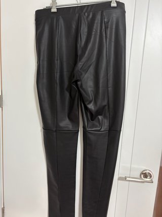 Pantalón efecto piel Mango Talla M