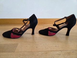 Zapatos de tacón ante negro y rojo