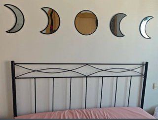Cabecero de cama metálico y somier.