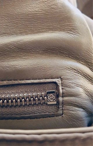 Bolso Loewe Goya Puffer Gris Funda