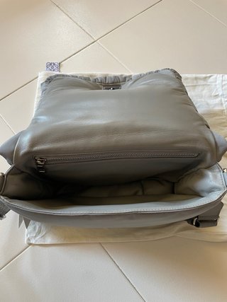 Bolso Loewe Goya Puffer Gris Funda