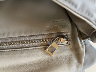 Bolso Loewe Goya Puffer Gris Funda