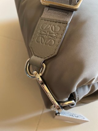 Bolso Loewe Goya Puffer Gris Funda