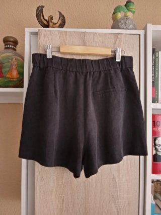 (M) Pantalón corto negro con bolsillos de Zara