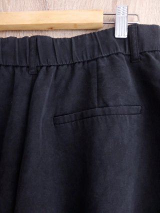 (M) Pantalón corto negro con bolsillos de Zara