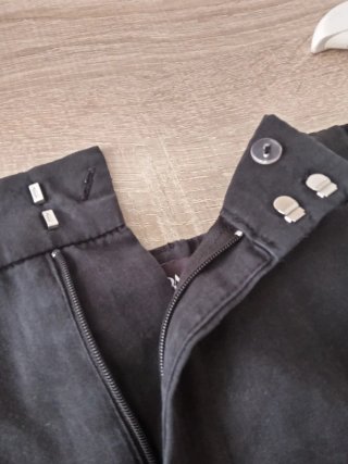 (M) Pantalón corto negro con bolsillos de Zara
