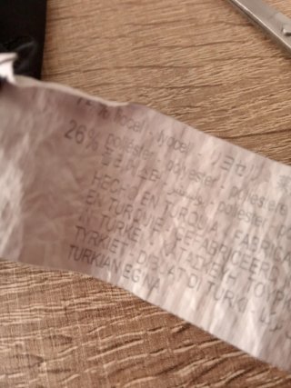(M) Pantalón corto negro con bolsillos de Zara