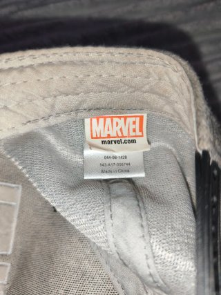 Gorra Marvel Negra y Blanca