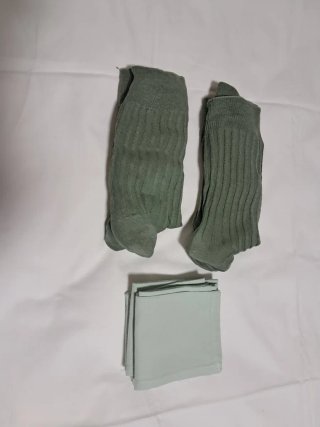 4 Paia di Calzini Militari e 5 Sciarpe
