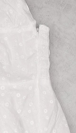 Mono corto blanco efecto vestido