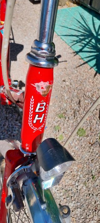Bicicleta BH plegable roja