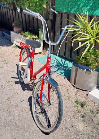 Bicicleta BH plegable roja