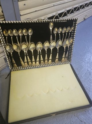 Cubiertos Vintage Estuche Negro y Plateado