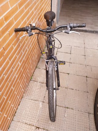 Bicicleta de Montaña Negra y Amarilla