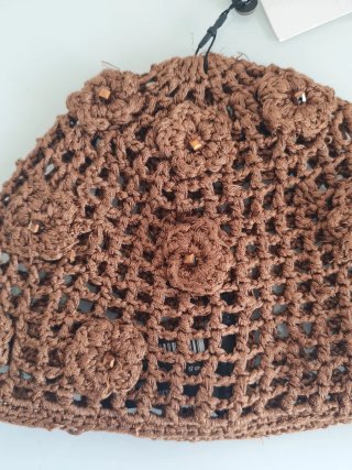 Gorro crochet flores abalorios Zara
