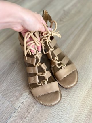 Sandalias Michael Kors color camello