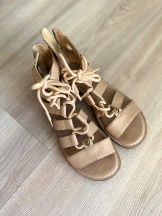 Sandalias Michael Kors color camello