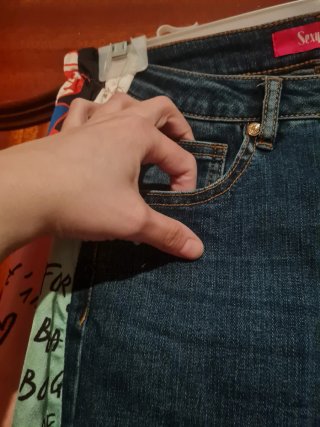 Pantalones vaqueros y tela de originales muñecas.
