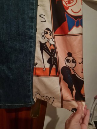 Pantalones vaqueros y tela de originales muñecas.