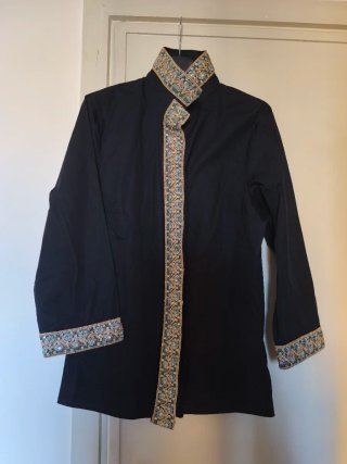 Camicia orientale nera con ricami vintage