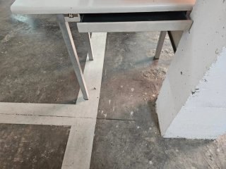 Mesa auxiliar metálica AF gris