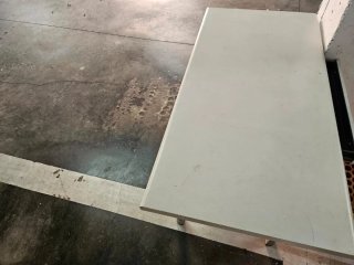 Mesa auxiliar metálica AF gris