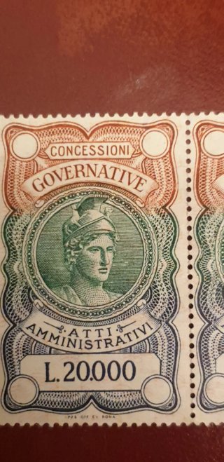 2 Francobolli L. 20.000 Governative