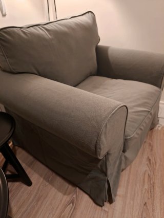 Sillón de tela verde