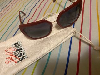 Gafas de sol Guess rojas