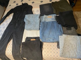 Lote de 10 pantalones y mono vaquero negro Inditex