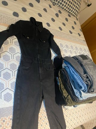 Lote de 10 pantalones y mono vaquero negro Inditex