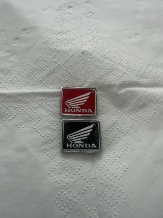 Pegatina Honda Roja o Negra 2cm./1,6cm.