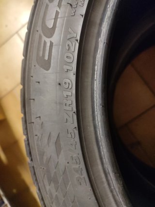 Kumho 245/45 R19 102Y