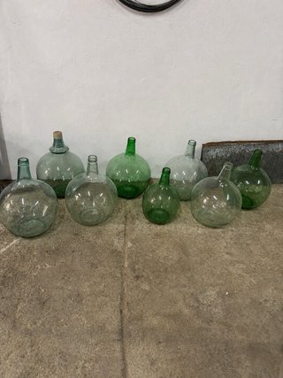 Garrafas cristal antiguas verdes y transparentes