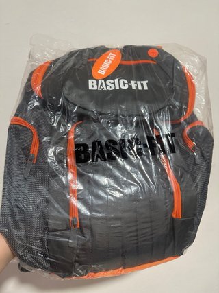 Mochila Basic Fit Negra y Naranja