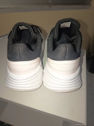 Zapatillas Adidas Negras y Moradas