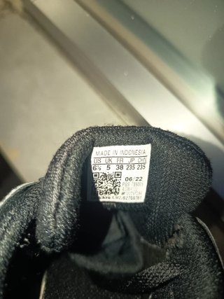 Zapatillas Adidas Negras y Moradas