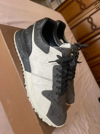 Zapatillas Louis Vuitton grises y blancas