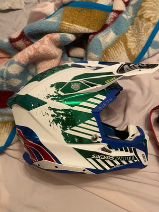 Casco Airoh Aviator 3 Six Days Italia