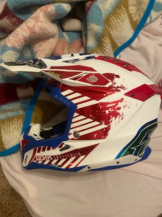 Casco Airoh Aviator 3 Six Days Italia
