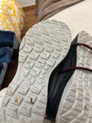 Zapatos de seguridad negros y rojos