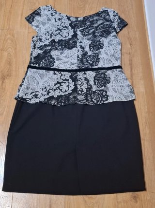Vestido efecto busa volante y falda. Talla 48